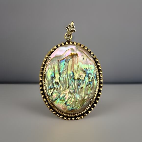 Beautiful Vtg Oval Gold Tone Abalone Pendant. Measures 2.5” From Top Of Bale - Picture 1 of 2
